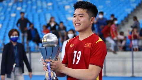 Trung vệ U23 Việt Nam phẫu thuật gối thành công